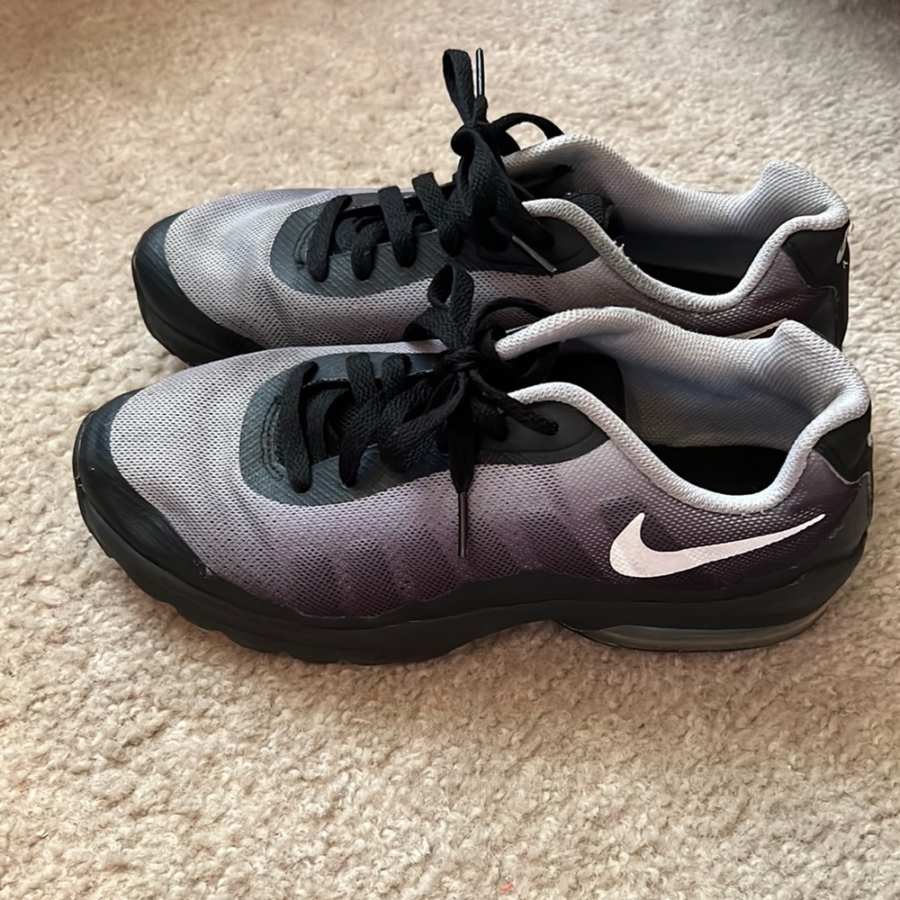 Nike Air Max Invigor- Black and White Boys 7y